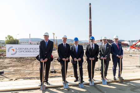 Erster Spatenstich mit Ministerpräsident und Wirtschaftsminister Erster Spatenstich mit Ministerpräsident und Wirtschaftsminister. V.l.n.r.: Dr.-Ing. Roger Schlim, Prof. Dr.-Ing. Heinz Jörg Fuhrmann, Dr. Reiner Haseloff, Prof. Dr. Armin Willingmann, Burkhard Becker, Michael Kieckbusch