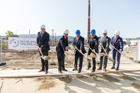 Erster Spatenstich mit Ministerpräsident und Wirtschaftsminister Erster Spatenstich mit Ministerpräsident und Wirtschaftsminister. V.l.n.r.: Dr.-Ing. Roger Schlim, Prof. Dr.-Ing. Heinz Jörg Fuhrmann, Dr. Reiner Haseloff, Prof. Dr. Armin Willingmann, Burkhard Becker, Michael Kieckbusch